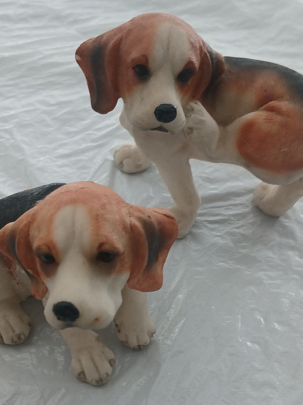 Beagle Dog Figurine Set - Brown & White Decorative Pets